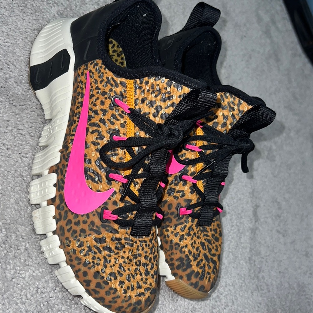 LIKE NEW NIKE METCONS SIZE 8.5